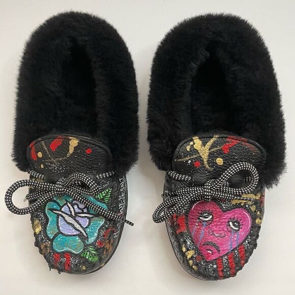 Minnetonka Handmade Custom Sheep Fur Lined Slippers Trail of Tears Art Women’s 5 - Picture 1 of 14
